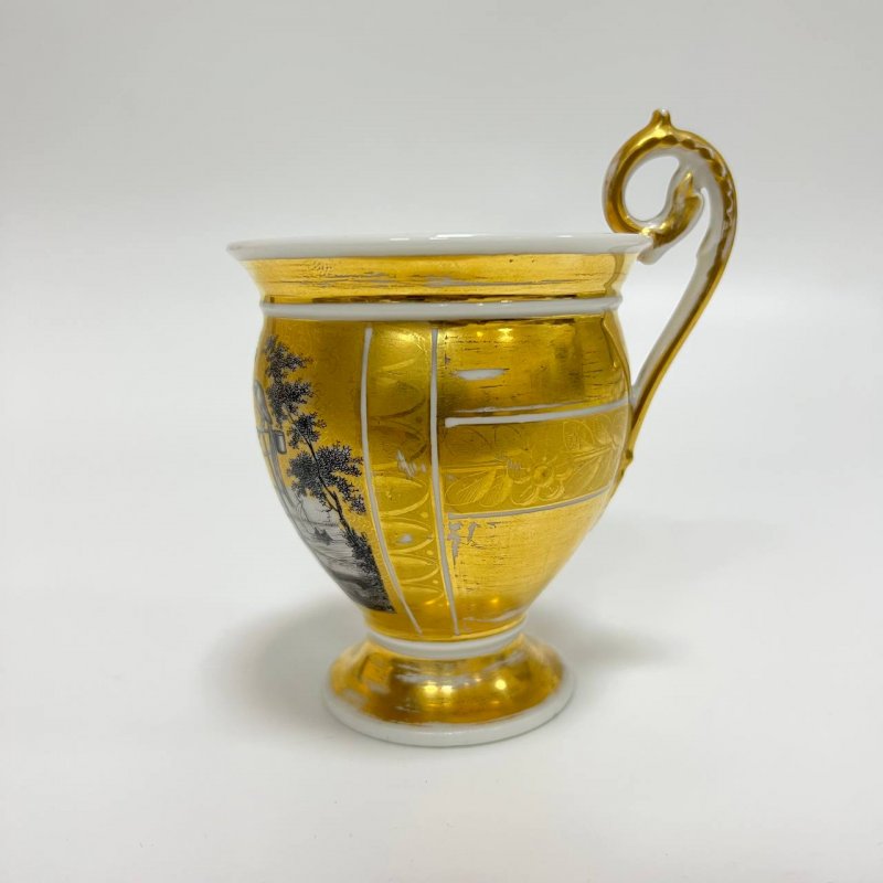 Фарфоровая чашка с идиллической сценкой. Завод Ф.С. Батенина. 1814-1825.