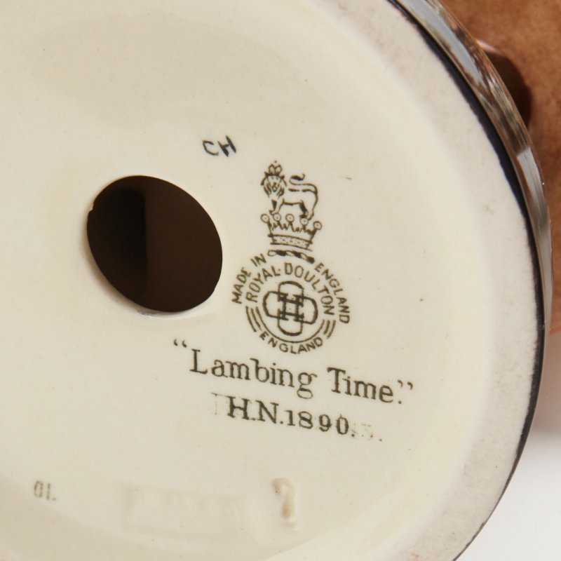 Статуэтка Lambing Time HN 1890