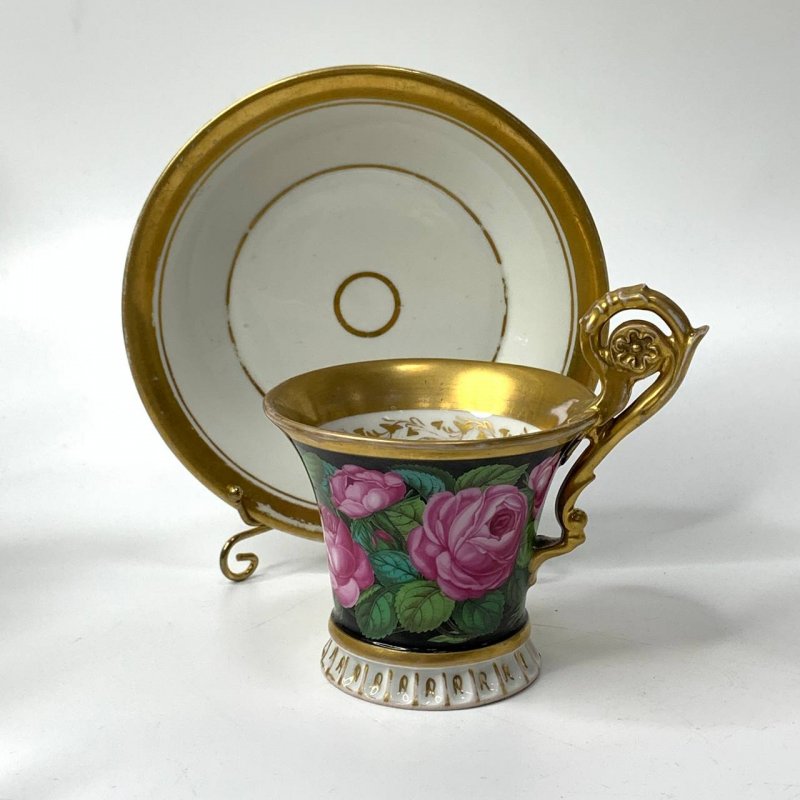 Старинная  чашка с блюдцем с цветочной росписью