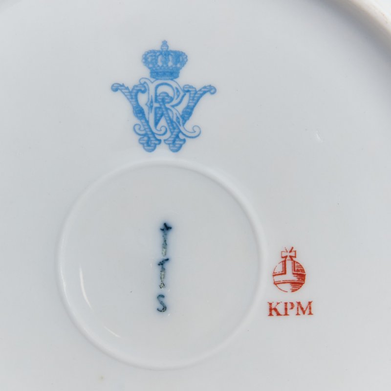 Старинная суповая тарелка с ручной росписью из сервиза Кайзера Вильгельма III