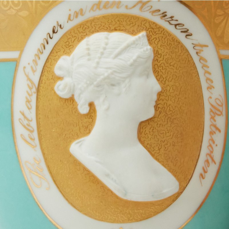 Чашка KPM барельеф с профилем королевы Луизы Прусской