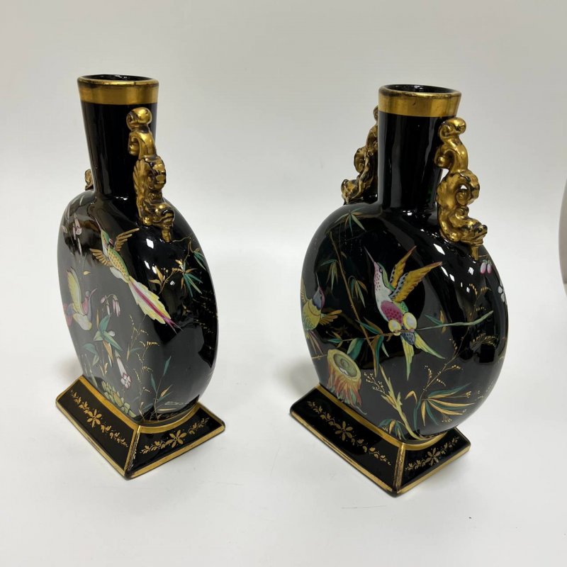 1870е гг,Дадсон и Джекфилд,Англия ,Пара  керамических ваз черное крытье,роспись цветы и птицы .