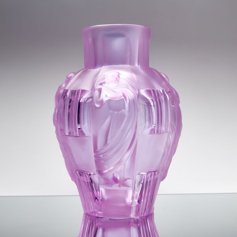 Александритовое стекло Большая ваза с изображением вакханок Х.Хоффманн