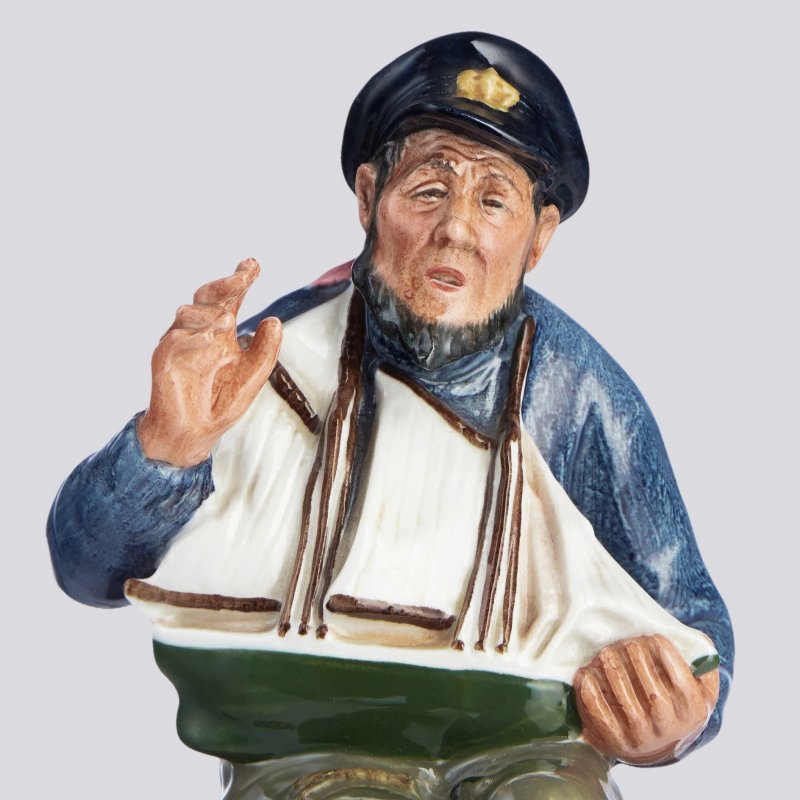 Статуэтка  Старый моряк с лодкой