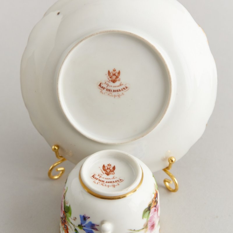 Старинная коллекционная чашка с блюдцем с цветочной росписью Завод братьев Корниловых