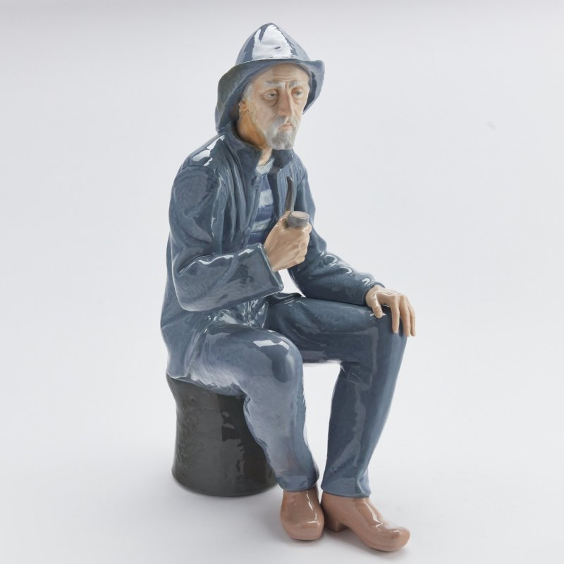 Коллекционная статуэтка Рыбак с трубкой