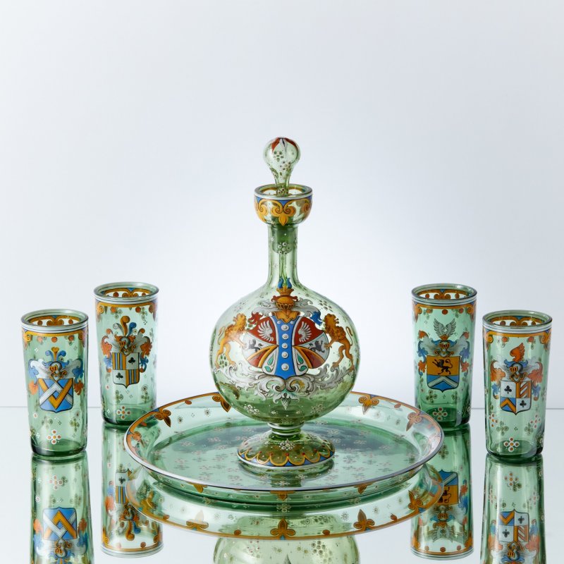 Старинный набор из 6-ти предметов из зеленого стекла с ручной росписью