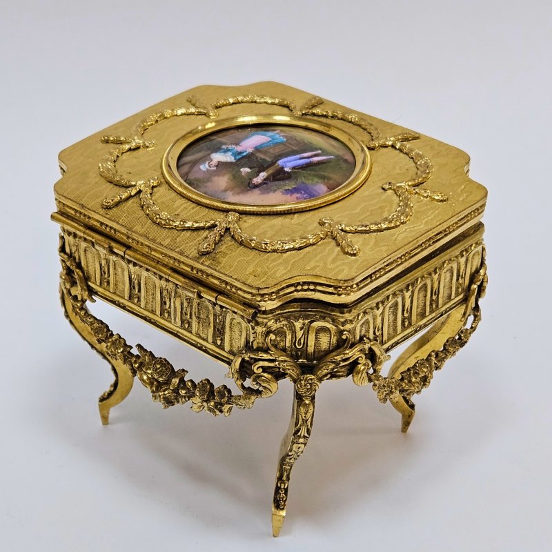 Шкатулка Франция конец 19 века бронза вставка лиможская эмаль
