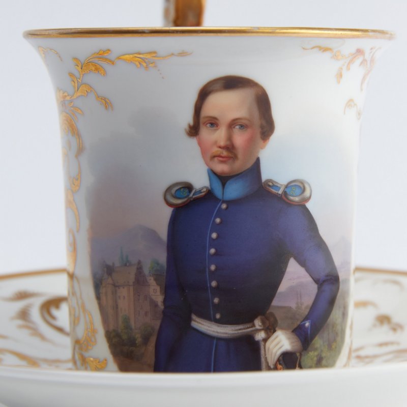 Германия. Старинная чашка с блюдцем с изображением военного