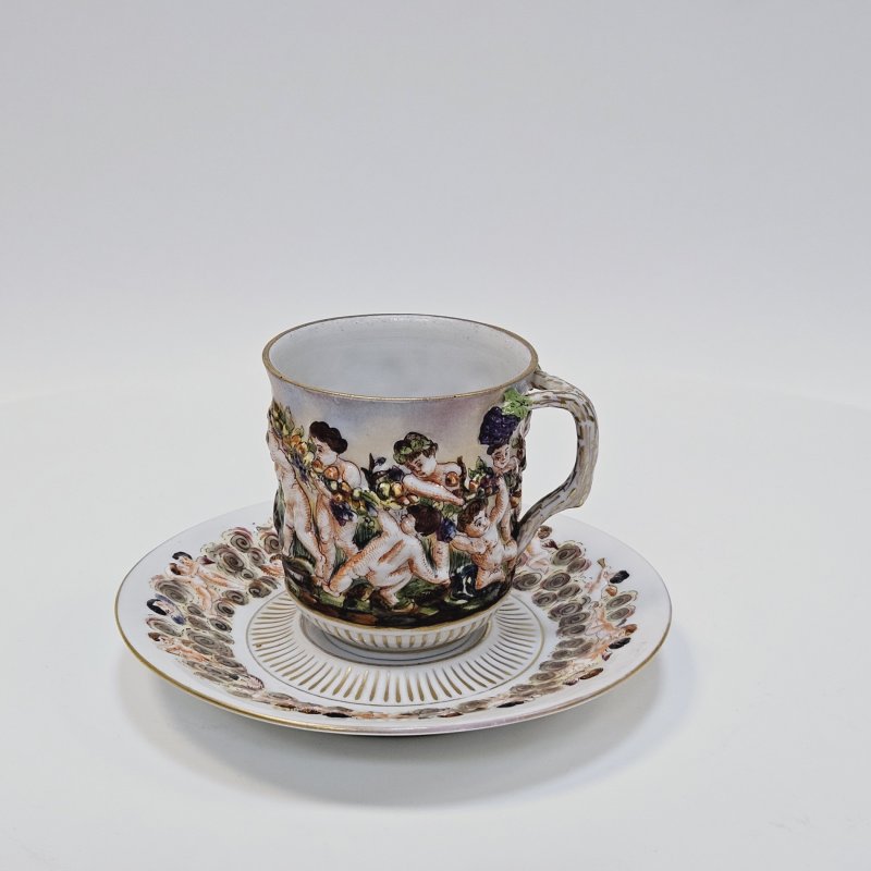 Чашка для шоколада с крышкой и блюдцем в стиле Каподимонте