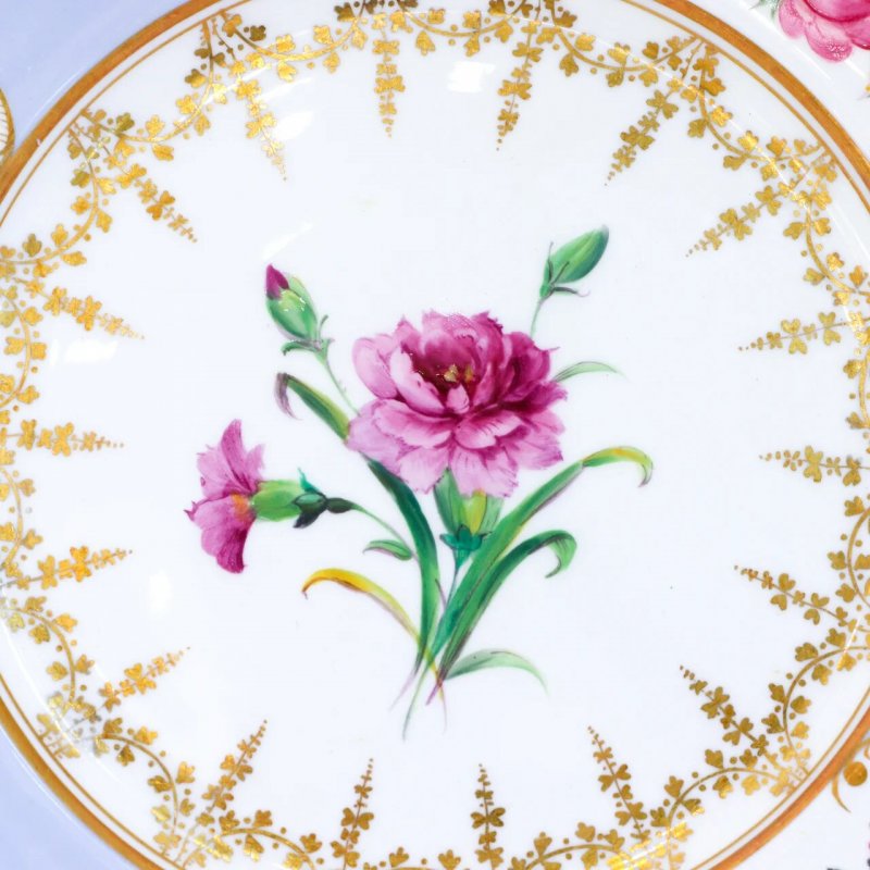 Фарфоровая тарелка с ручной росписью 
