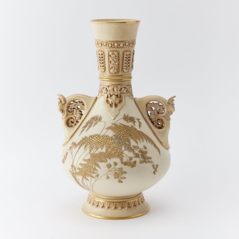 Старинная английская ваза в техике blush ivory