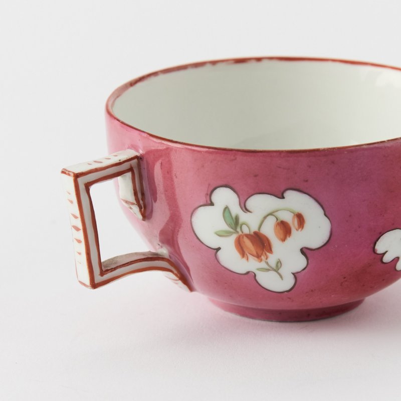 Старинная коллекционная чашка с ручной росписью Meissen