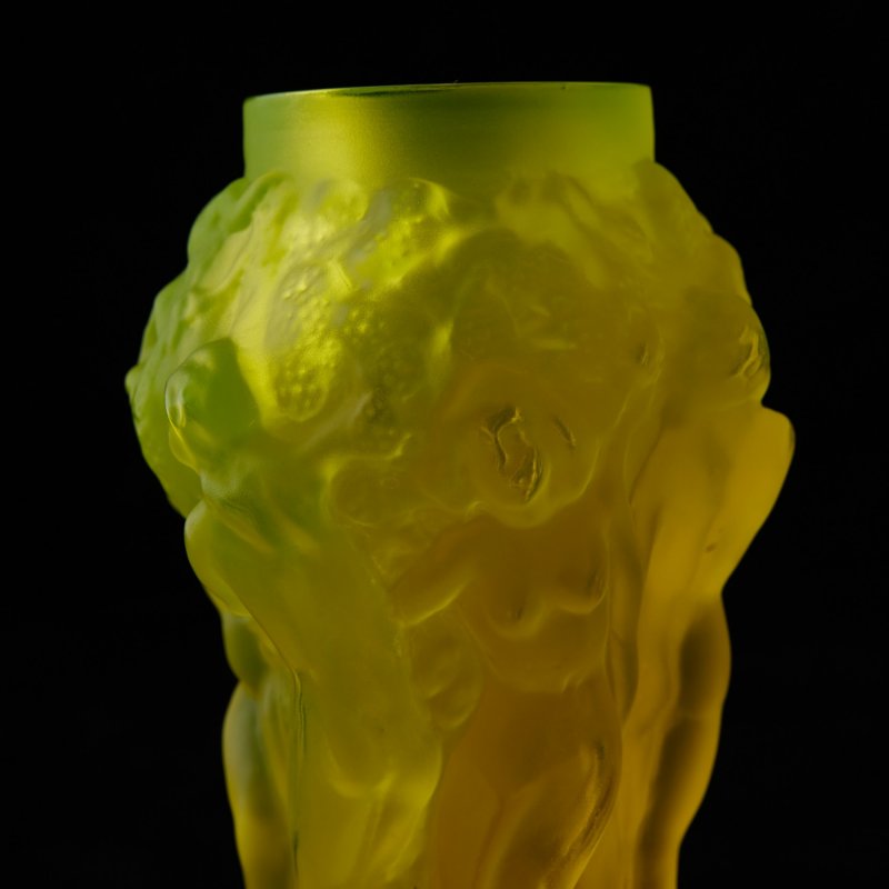 Винтажная ваза урановое стекло