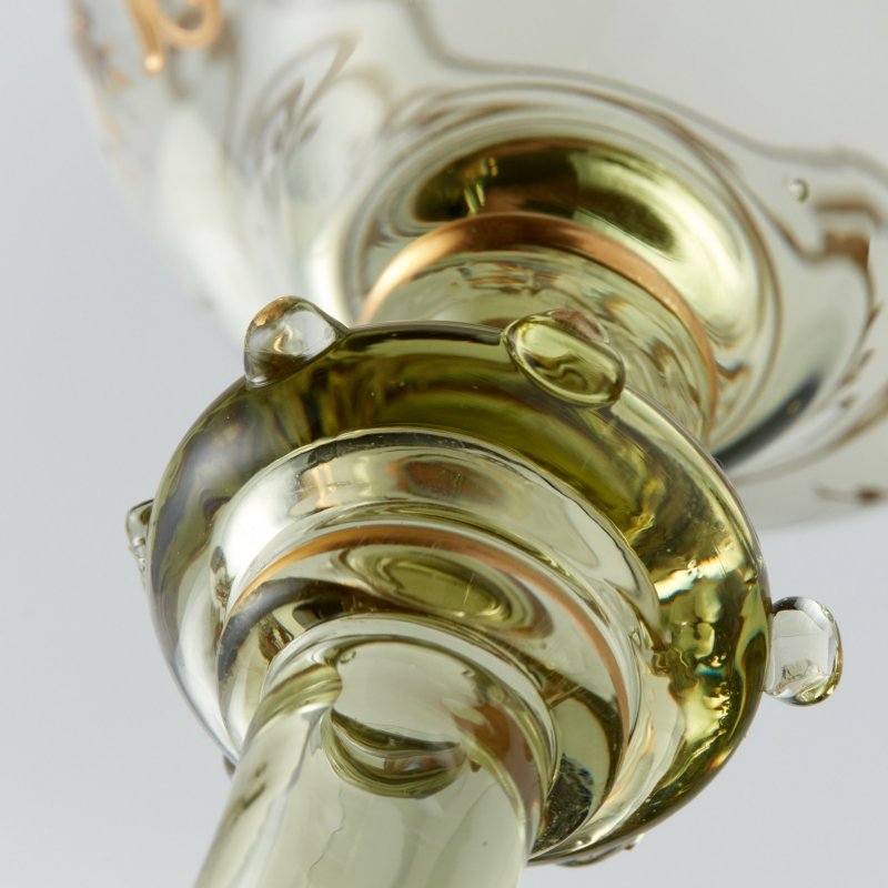 Рюмер для вина из зеленого стекла с золотыми эмалями