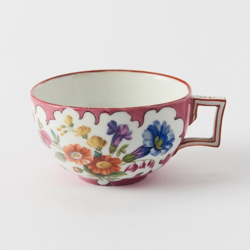 Старинная коллекционная чашка с ручной росписью Meissen