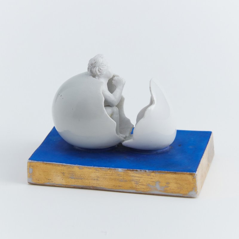 Скульптурная композиция Младенец в яйце