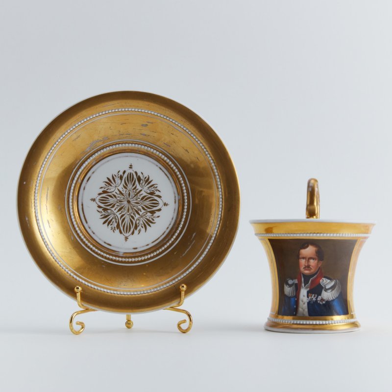 Антикварная чашка с блюдцем с портретом Фридриха Вильгельма III.