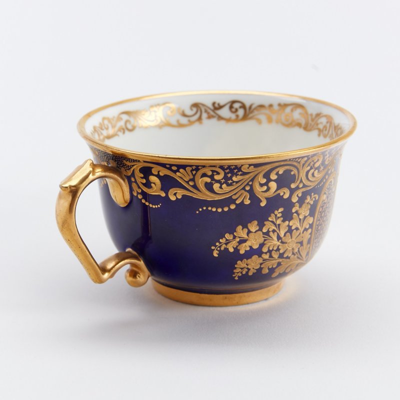 Старинная чашка с цветочной росписью Англия