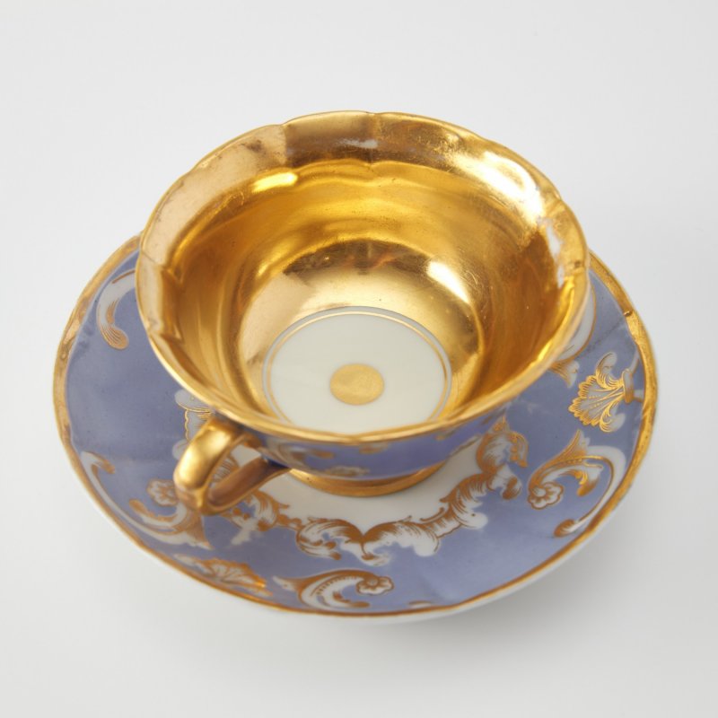Чашка с блюдцем из банкетного сервиза Великого князя Александра Николаевича. Клеймо времен правления Александра III
