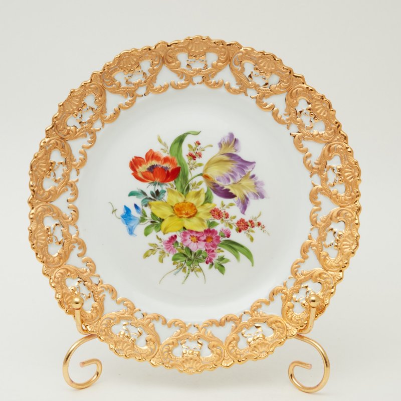 Тарелка с цветами и позолотой Мейссен