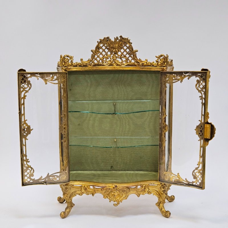 Шкафчик для украшений стекло латунь конец 19 века в стиле рококо