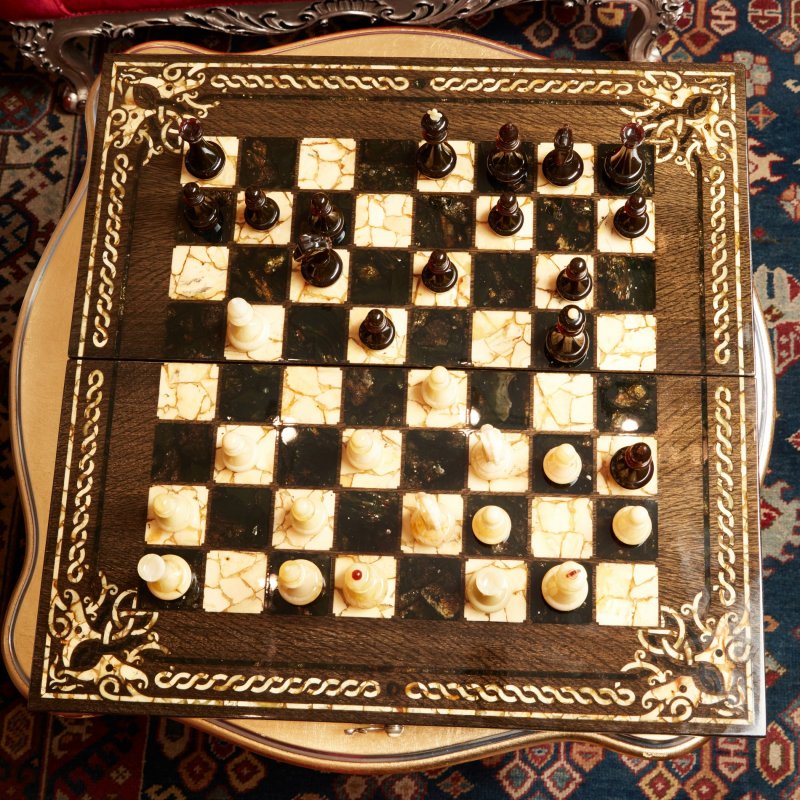Янтарные шахматы Арабески-Тина
