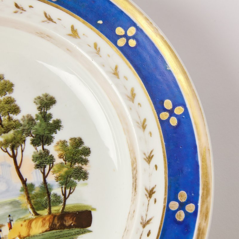 Антикварная фарфоровая тарелка с пейзажем