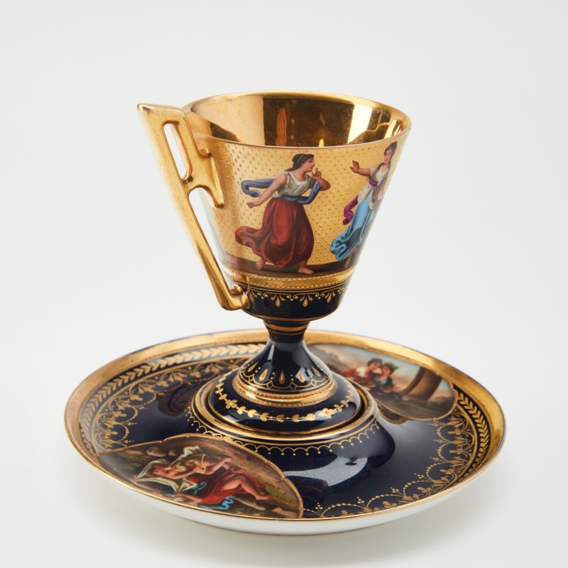 Чашка с блюдцем в венском стиле  с мифологическими сценами