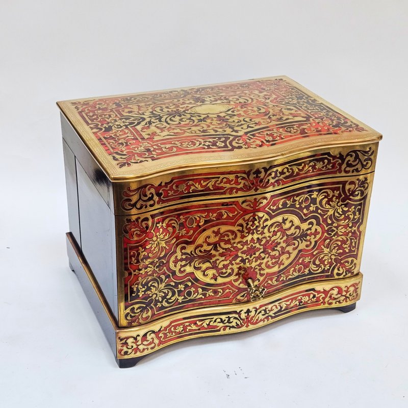 Старинный набор для ликера Франция в деревянной коробке отделка в стиле Буль19 век