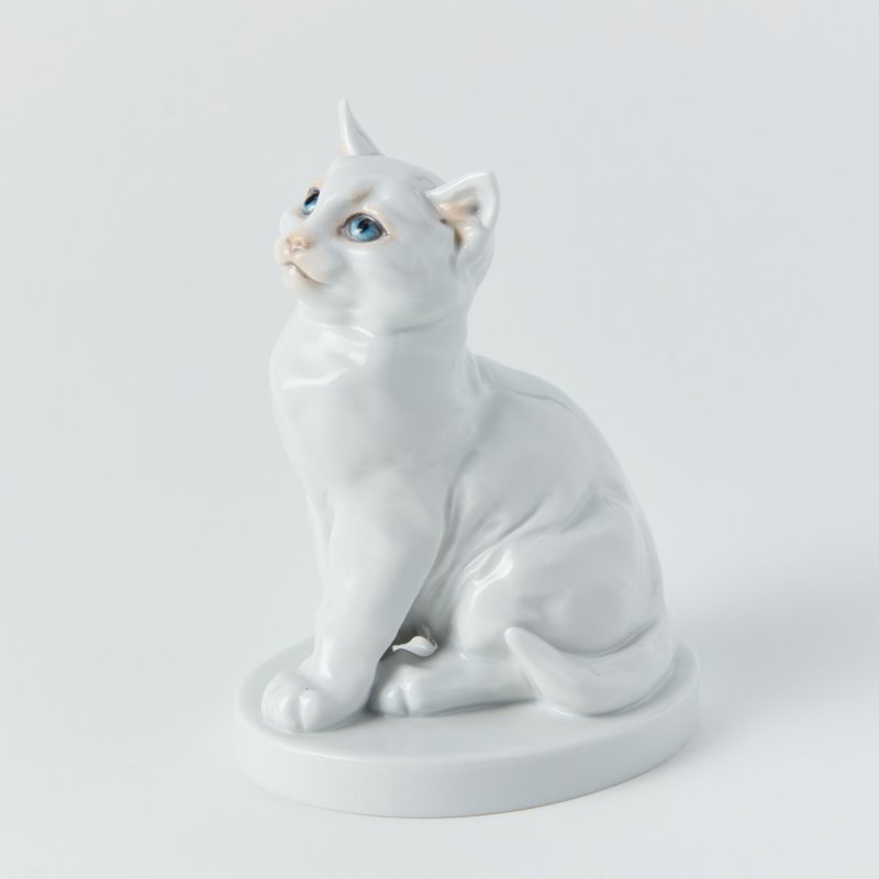 Коллекционная фарфоровя скульптура Белая кошка