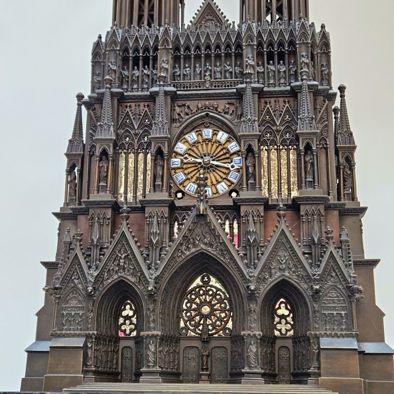 Часы каминные в виде готического  собора в Реймсе Франция, 1830е г