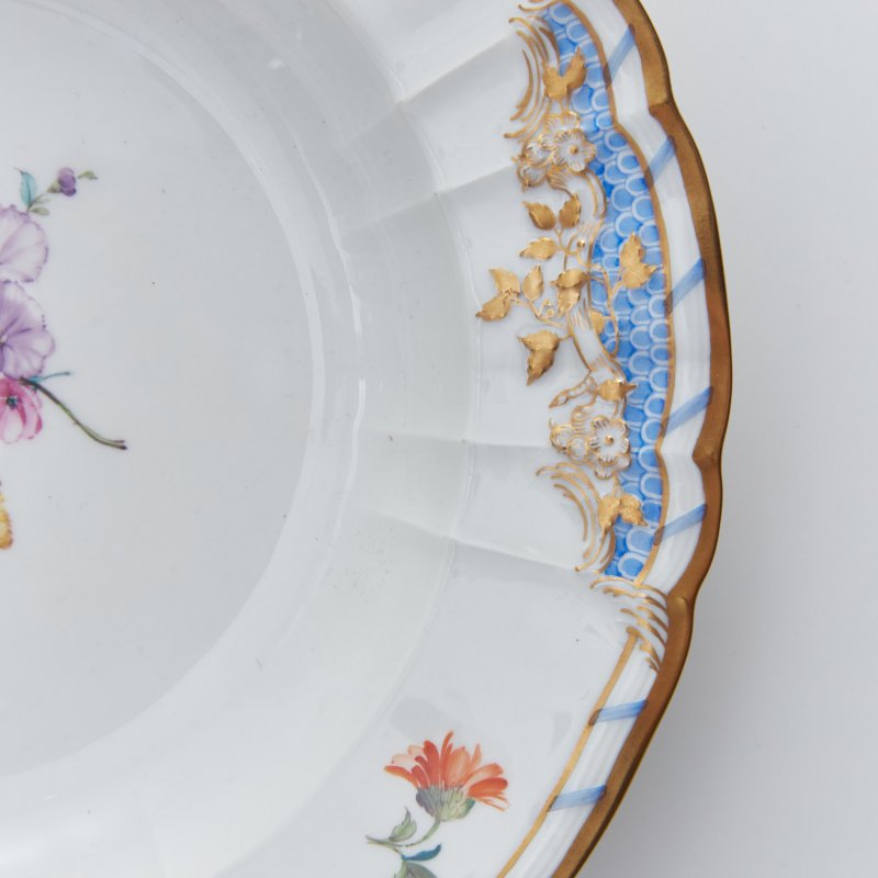 Старинная суповая тарелка с ручной росписью из сервиза Кайзера Вильгельма III
