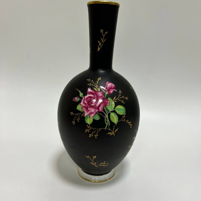 Ваза с черным крытьем и розами 1960 Розенталь
