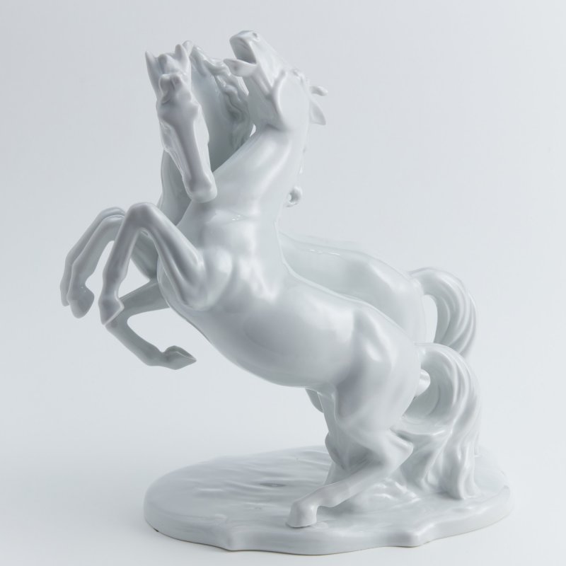 Скульптурная группа Пара белых коней