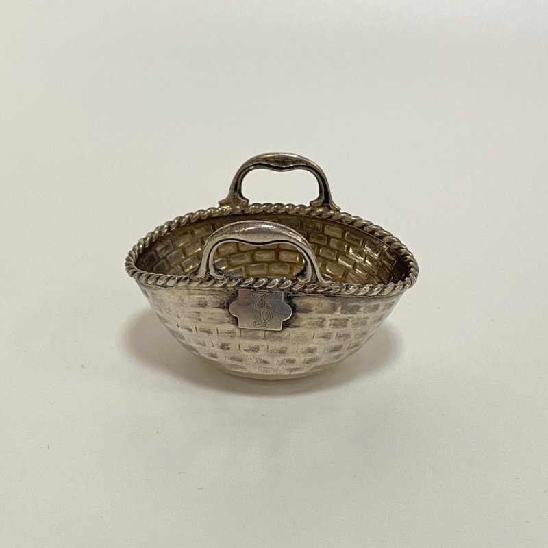 Старинная миниатюрная корзинка из серебра 925 пробы