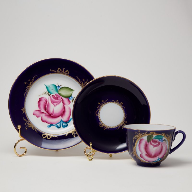 Коллекционное чайное трио  Роза в медальоне. Автор И.С. Олевская