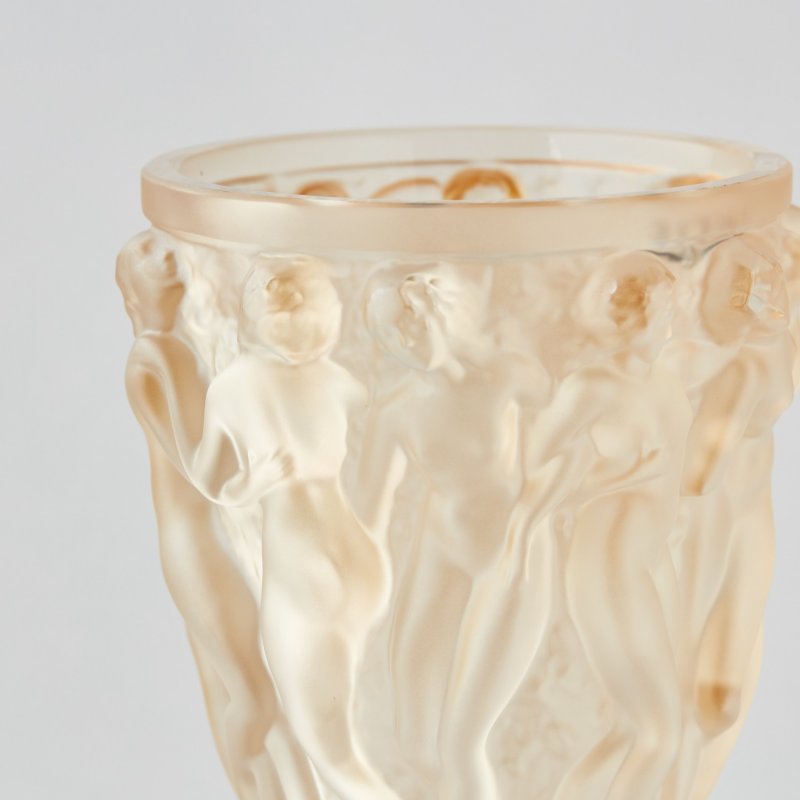 Коллекционная ваза золотистого оттенка «Bacchantes» («Вакханки»). Модель 1927 года