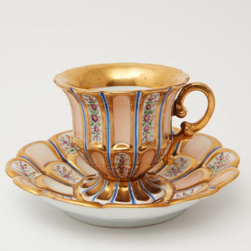Klasterec-Thun Старинная рельефная чайная пара с ручной росписью 
