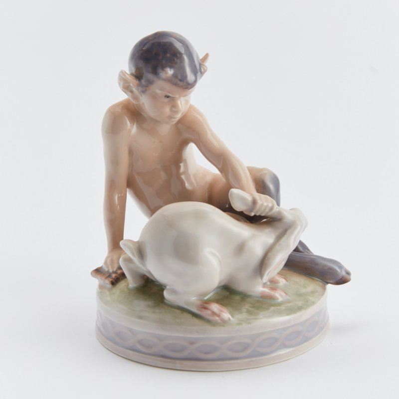 Коллекционная статуэтка Фавн с кроликом