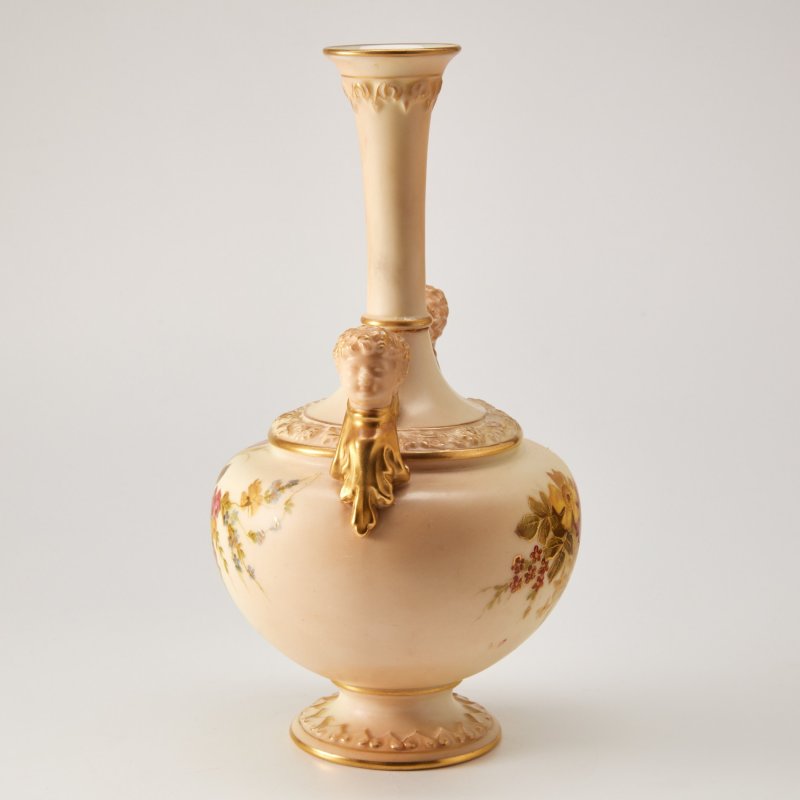 Старинная ваза ручной работы blush ivory
