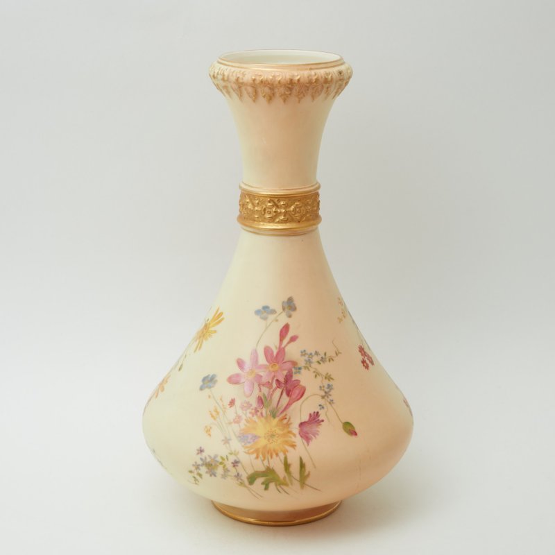 Старинная ваза ручной работы blush ivory