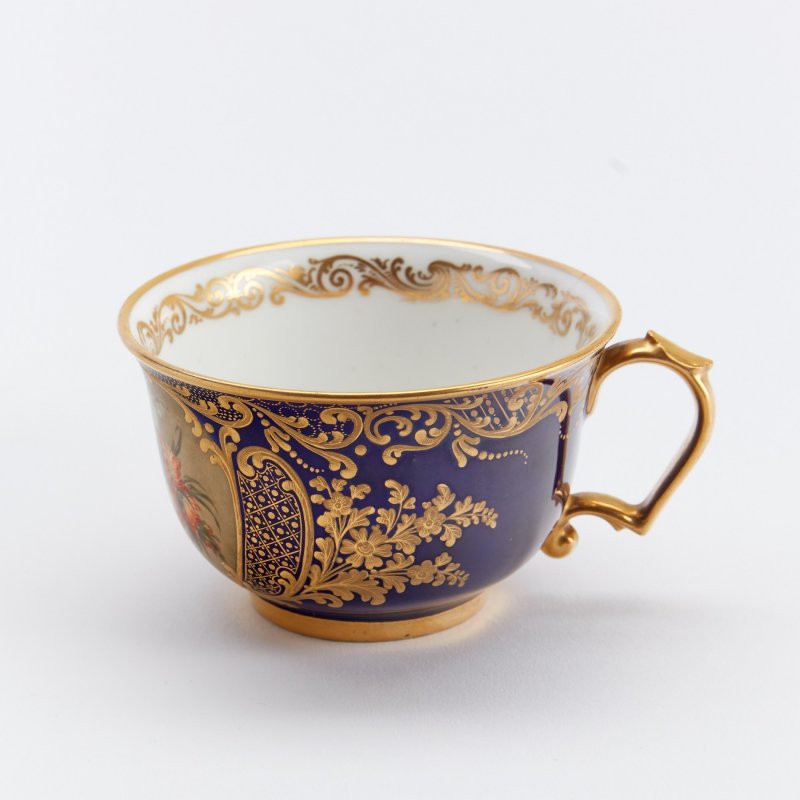 Старинная чашка с цветочной росписью Англия