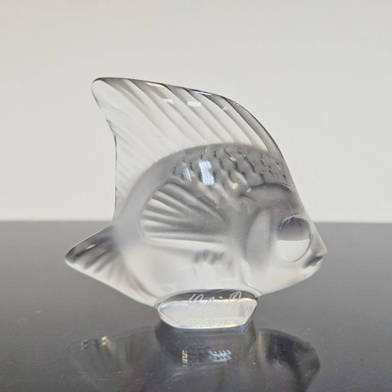 Хрустальная рыбка светлого оттенка Lalique