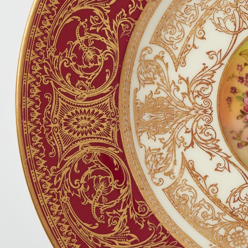 Коллекционная фарфоровая тарелка с подписью художника E.Phillips 