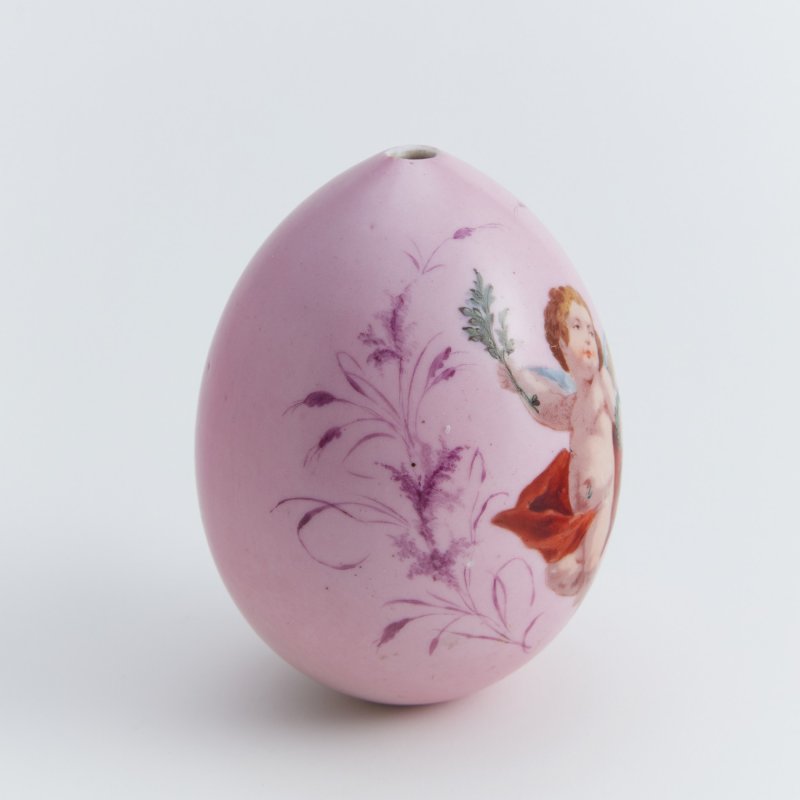 Фарфоровое пасхальное яйцо с изображением ангела