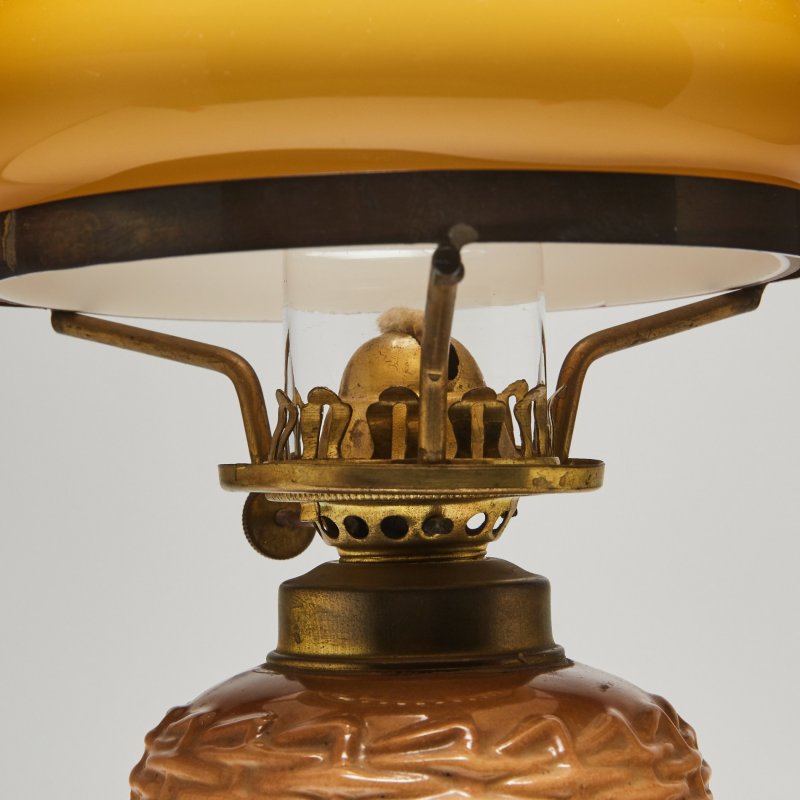  Фарфоровая керосиновая лампа Moore bros