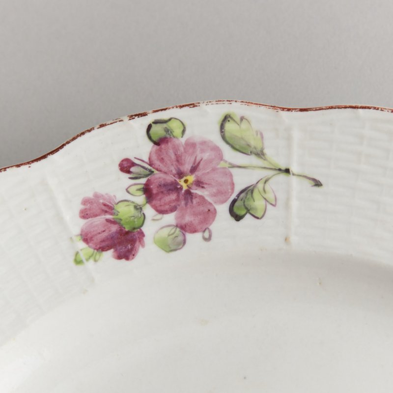 Старинная фарфоровая тарелка из «Вседневного сервиза». Времена правления Екатерины II
