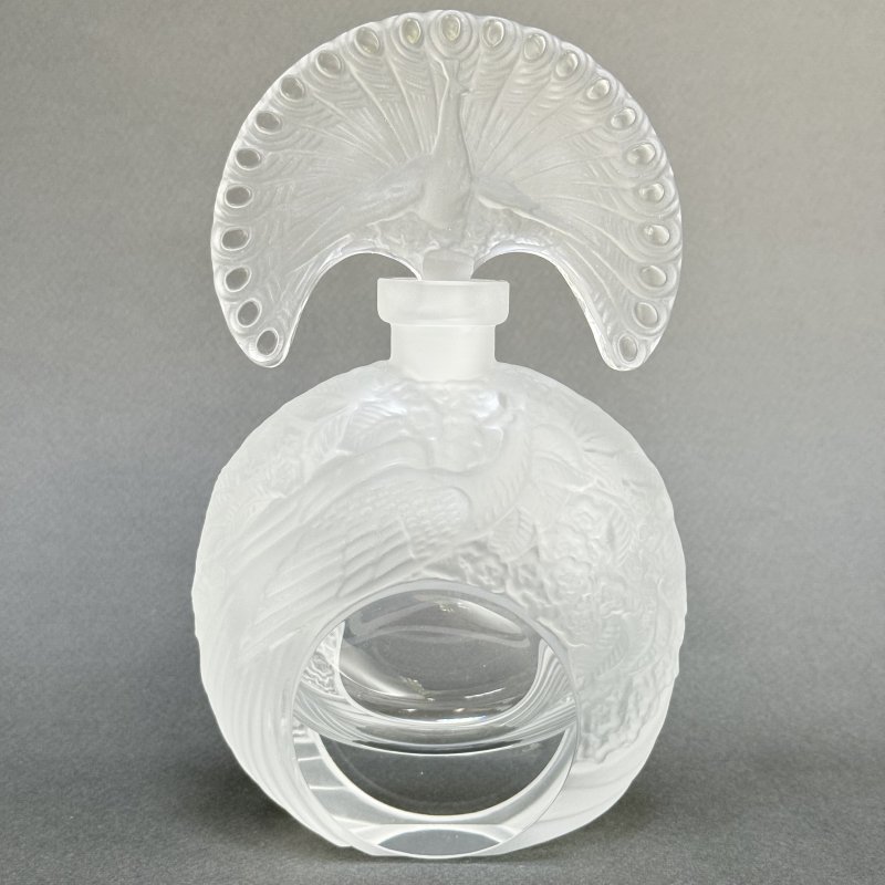 Коллекционный парфюмерный флакон в стиле Артдеко крышка-павлин дизайн 1930г. Г. Хоффманн Чехия 21 в