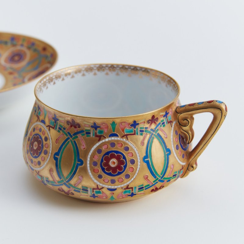 Чашка с блюдцем, декорированные росписью в неорусском стиле. Золотая марка